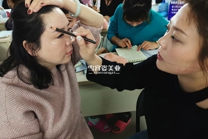 哈尔滨双眼皮培训中心，学习双眼皮前景！